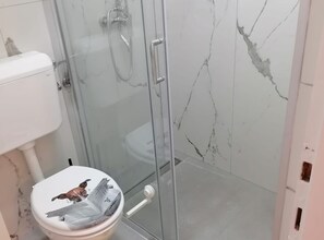 Bathtub, hair dryer, towels