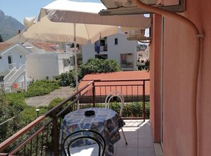 Outdoor dining - Apartments Filip & Miroslav - Studio with Terrace and Sea View (Podaca)