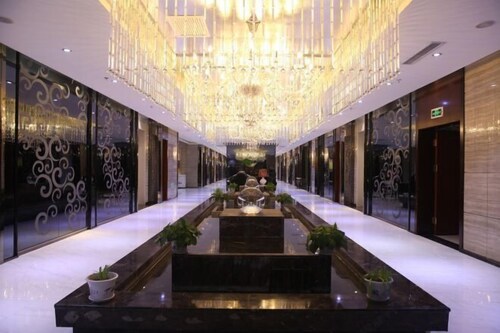 Longchang Holiday Hotel