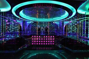 Bar (on property) - Longchang Holiday Hotel (Tang County)