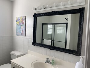 Shower, hair dryer, towels, soap - Hatteras Village *** Southside 3 *** (Hatteras)