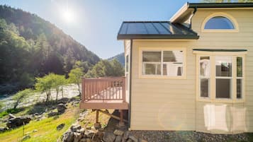 Luxury-Ferienhaus, Terrasse, Flussblick | Blick auf das Wasser