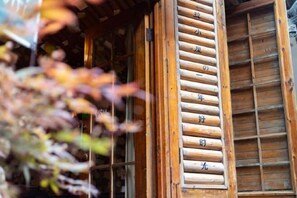 Exterior detail - A Good Year (Fenghuang County)