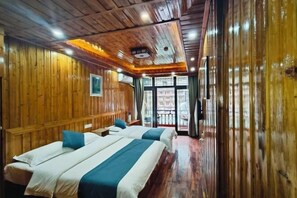 Room - A Good Year (Fenghuang)