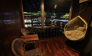 Property grounds - A Good Year (Fenghuang County)