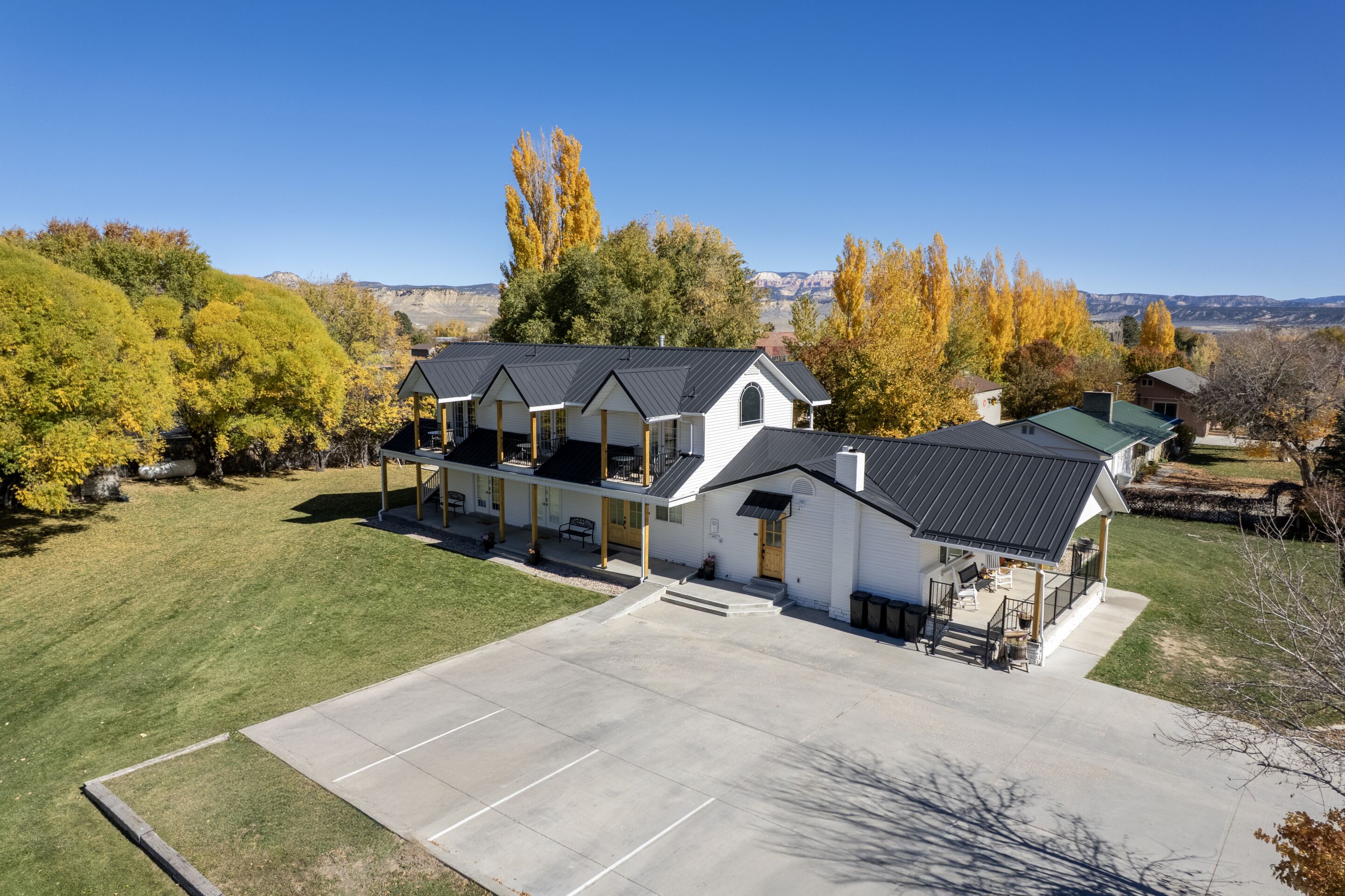 House, Private Bathroom (Full) | Exterior