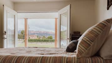 Exclusive Double Room, Ensuite, Mountain View