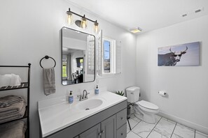 Exclusive Double Room, Ensuite, Mountain View | Bathroom