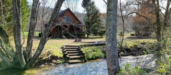 Creekside Duck Cabin - Creek Front - Mountain View