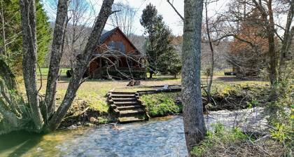 Creekside Duck Cabin - Creek Front - Mountain View