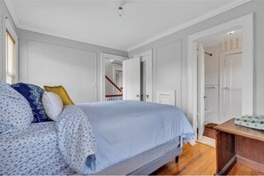 7 bedrooms, iron/ironing board, bed sheets