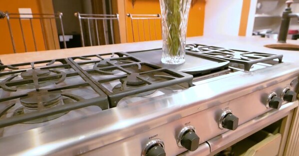 Ofen, Herdplatte, Kochgeschirr/Geschirr/Besteck