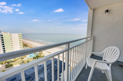 Beautiful High-Floor - Ocean Views Newly Renovated