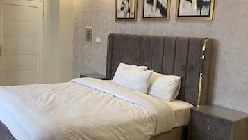 Executive Studio Suite | In-room safe, blackout curtains, soundproofing, free WiFi