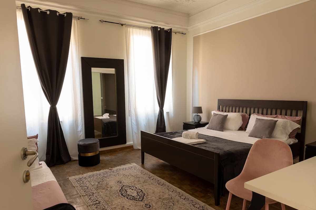 Superior Triple Room | Desk, blackout drapes, free WiFi, bed sheets