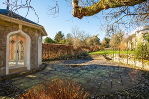 Property grounds - Halecat House - Large Georgian House with Garden (Dog-friendly). (Witherslack)