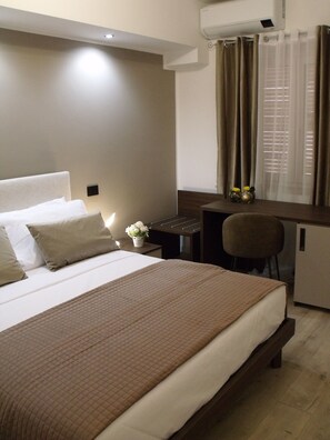 Elite Double Room | Premium bedding, memory-foam beds, minibar, in-room safe - Hotel Plaza Ungheria (Palermo)