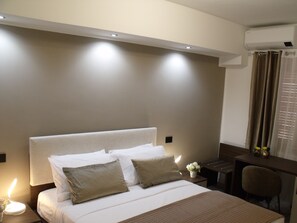 Elite Double Room | Premium bedding, memory-foam beds, minibar, in-room safe - Hotel Plaza Ungheria (Palermo)