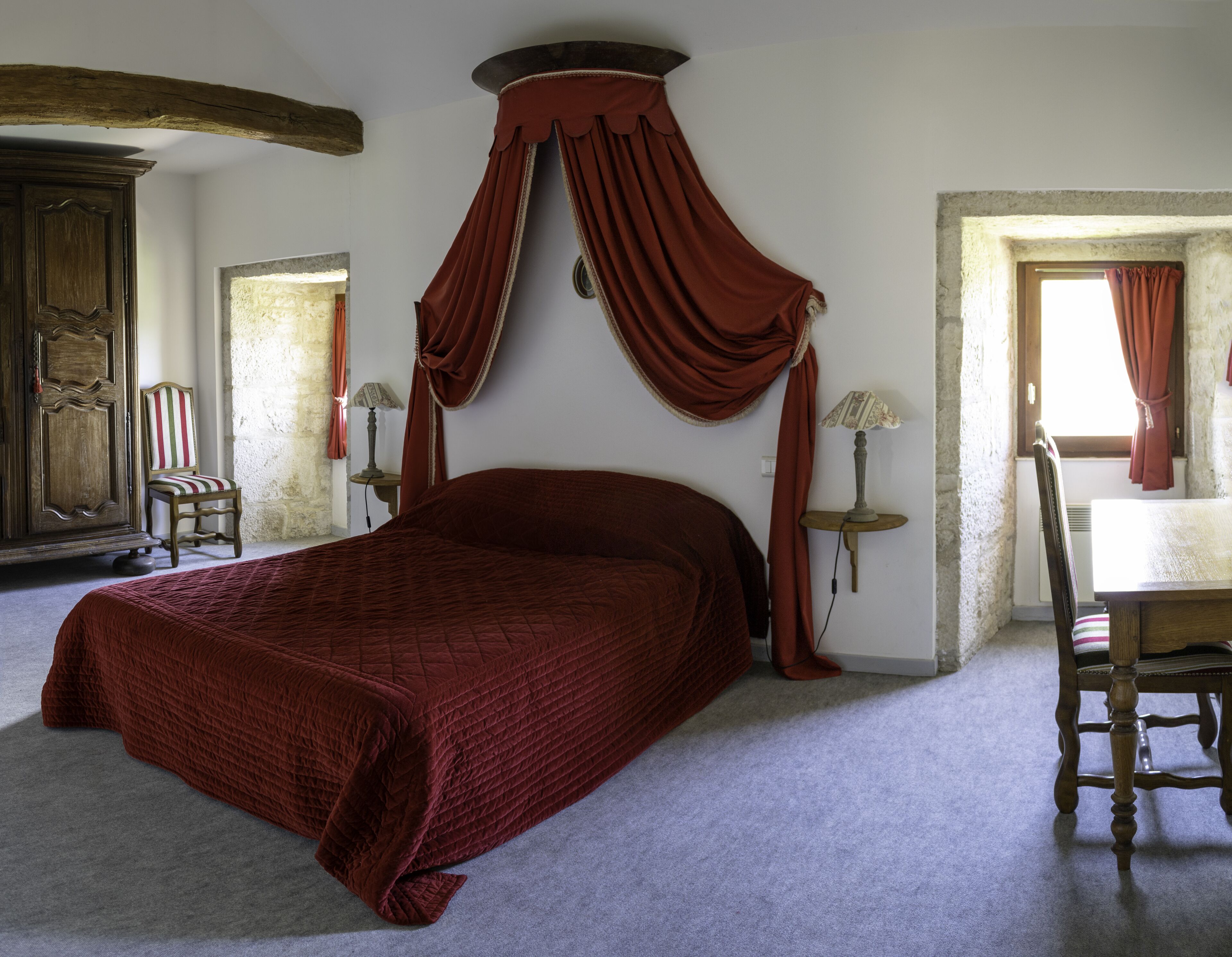 雙人房 | 隔音、床單