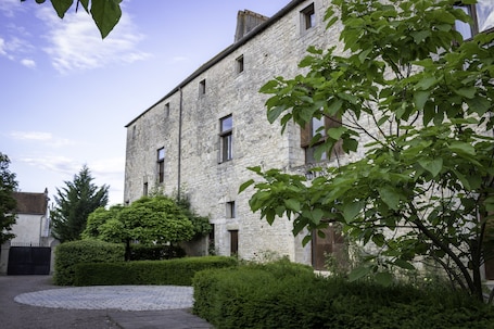 Exterior. LA MAISON ROYALE