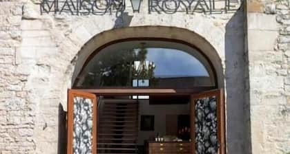 LA MAISON ROYALE
