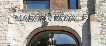 LA MAISON ROYALE