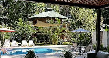 Casa estilo Bungalow , a 5 min de la playa y cerca del Parque Nacional Corcovado