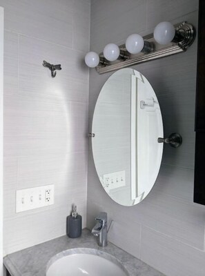 Shower, hair dryer, towels, shampoo
