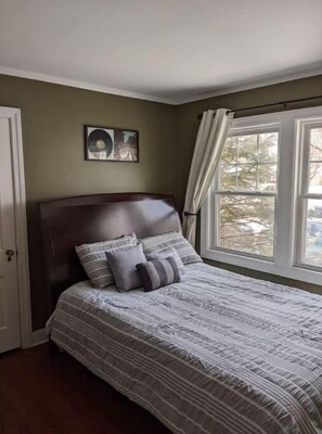 2 bedrooms, desk, iron/ironing board, free WiFi