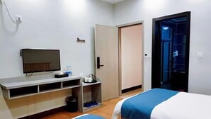 A hotel room with two beds, a TV, a desk, and a wardrobe. - Chen Xuan Yi Zhai (Jiu Hua Mountain Tourist Service Center Store) (Qingyang)