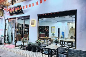 Unclassified image, 4 of 41, button - Chen Xuan Yi Zhai (Jiu Hua Mountain Tourist Service Center Store) (Qingyang)