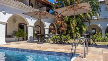 2 outdoor pools
