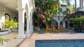 2 piscinas al aire libre