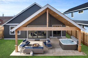 Terrace/patio - Perfect Location and Amazing Outdoor Space! (Manzanita)