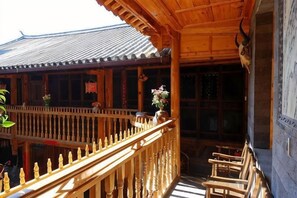 Unclassified image, 3 of 87, button - Moonshine Inn (Dali City)