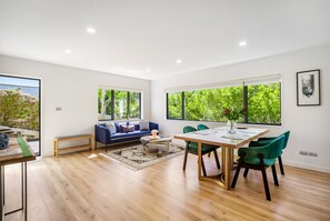 Apartment | In-room dining - The Perfect Spacious 2BR Getaway-Netflix (Auckland)