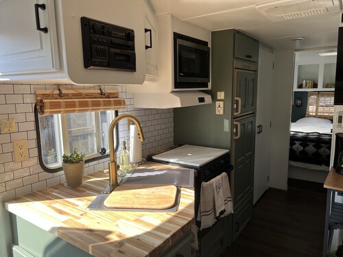 Modern Vintage Camper w/ Peaceful Private Yard