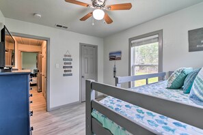 2 bedrooms, iron/ironing board, Internet, bed sheets