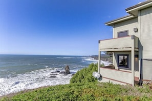 Panoramic ocean views from the top of a bluff