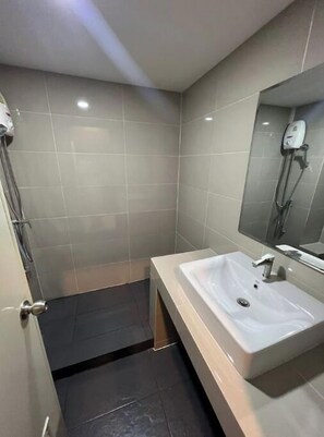 Bathroom - Central Apartment in Nimman (.)
