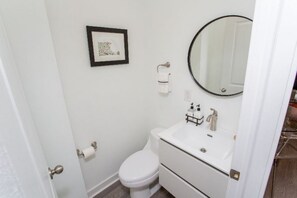 مجففات شعر، مناشف، صابون، شامبو