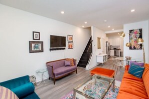 تلفزيون ذكي، كُتُب، مكتبة موسيقى، ستيريو