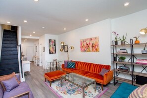 تلفزيون ذكي، كُتُب، مكتبة موسيقى، ستيريو