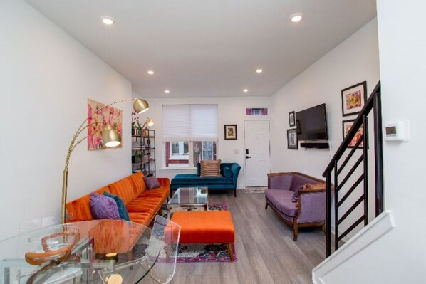 تلفزيون ذكي، كُتُب، مكتبة موسيقى، ستيريو