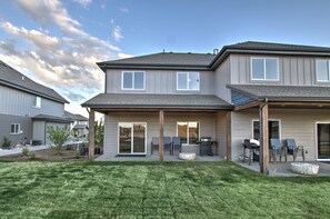 Exterior - Brand New Townhome 50 at Waterdance. 4B/4.5BA, Year Round Pools (Garden City)