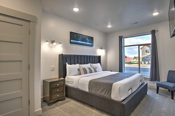 4 chambres, fer et planche à repasser, lit de bébé portatif