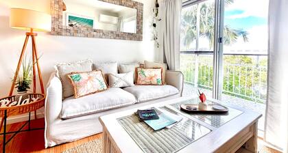 Salt - Relaxed Coastal Vibes, Bay Views, Dog Friendly 🐾