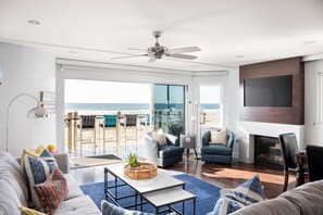 Smart TV, fireplace, stereo