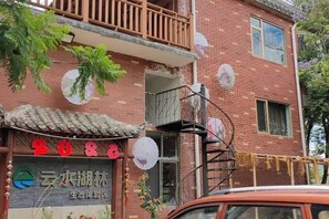 Unclassified image, 2 of 93, button - Yunshui Hulin Inn Puzhehei (Qiubei)