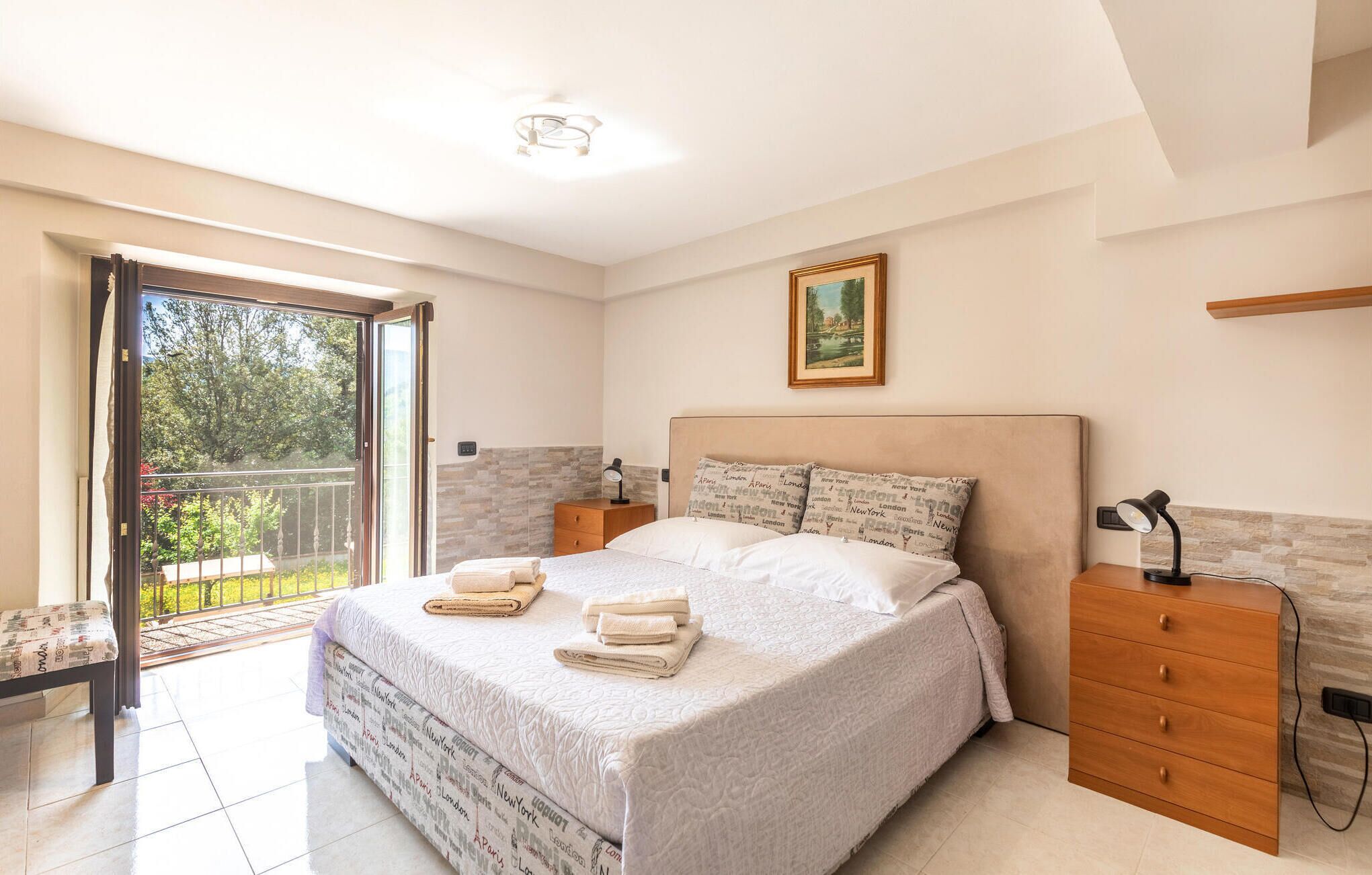 Bügeleisen/Bügelbrett, Reisekinderbett, kostenloses WLAN, Bettwäsche